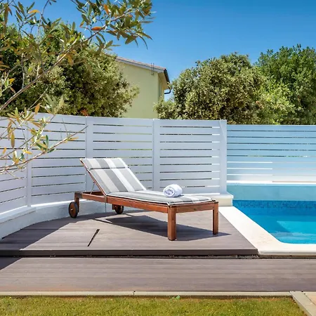 Cozy In Betiga With Outdoor Swimming Pool Hébergement de vacances Barbariga